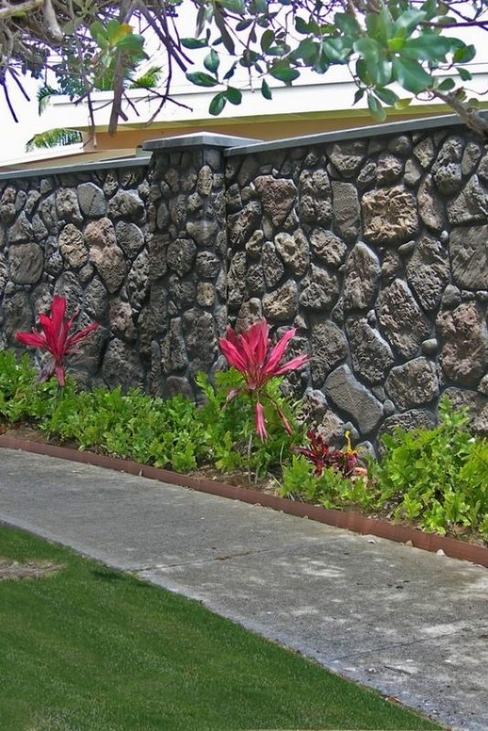 da che tu nhien op tuong hang rao 2 534x800 - Trang trí đá chẻ tự nhiên ốp tường đẹp cho không gian nhà ở