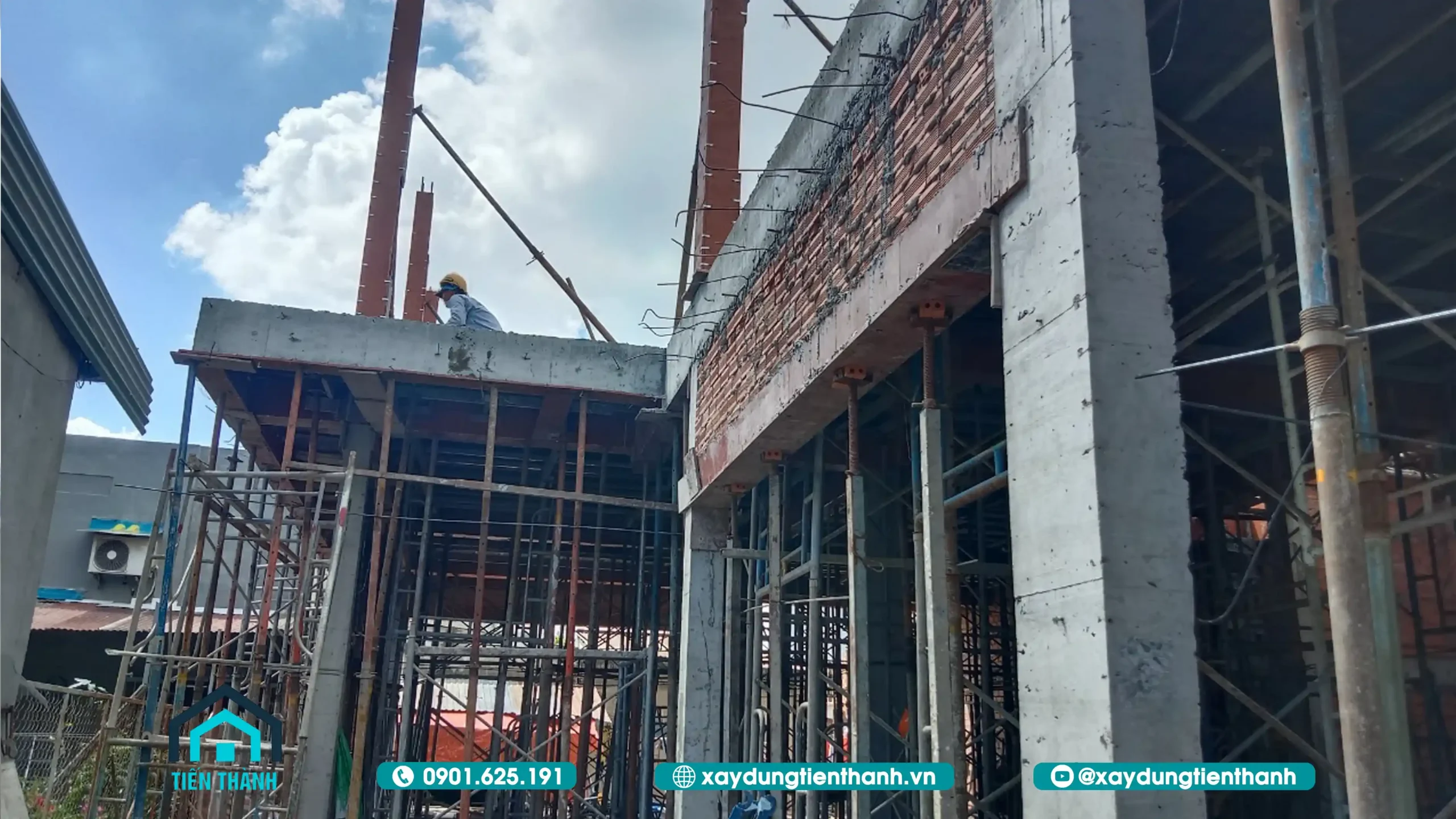 Biệt Thự Hiện Đại 3 Tầng: Xu Hướng Thiết Kế Và Thi Công Trọn Gói biet thu hien dai 3 tang 22 scaled - Biệt Thự Hiện Đại 3 Tầng: Xu Hướng Thiết Kế Và Thi Công Trọn Gói